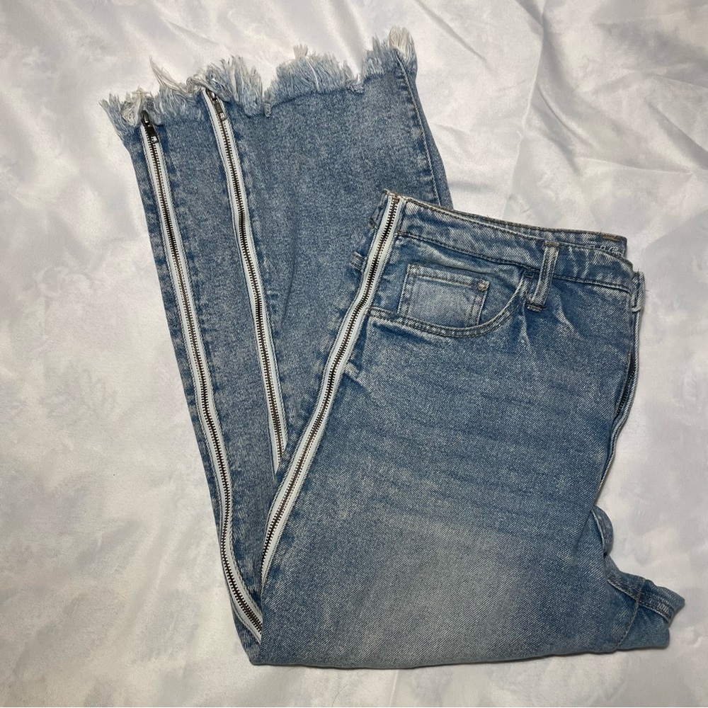 Wild Fable Blue Cropped Jeans with Zipper Detail